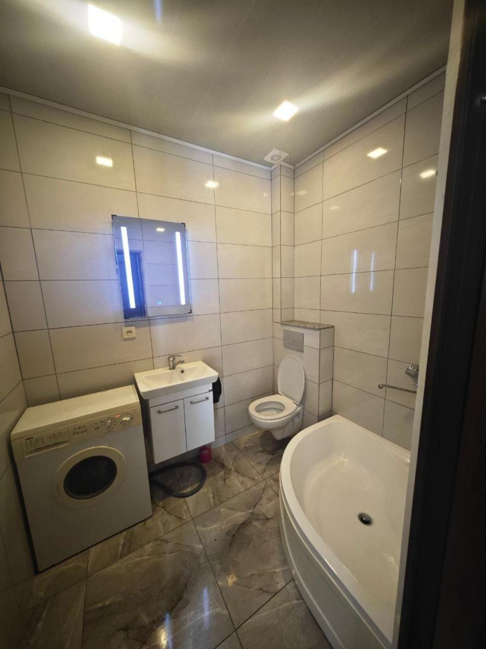 Shower, Toilet