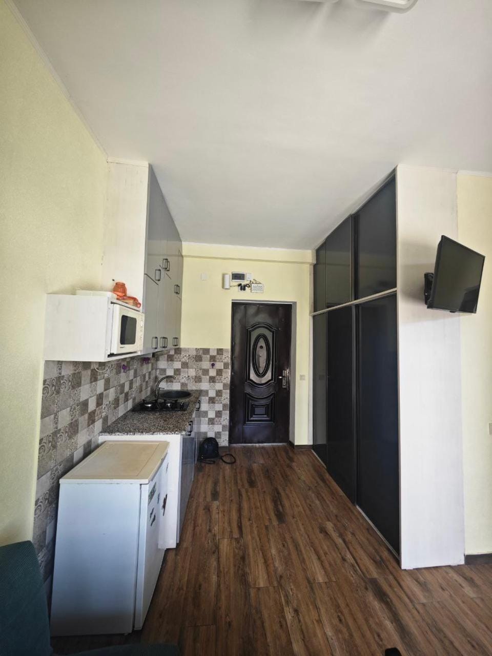 Kitchen or kitchenette, stove