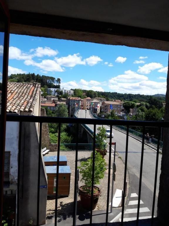 F1 pont d aubenas 45m2 proche commerces Apartment in Provence-Alpes-Côte d'Azur