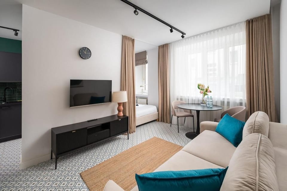 Heart of Downtown Pretty Studio Apartment in Warsaw