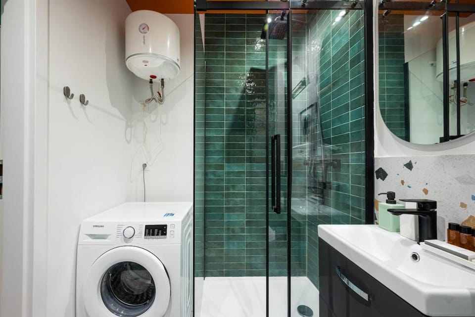 Heart of Downtown Pretty Studio Apartment in Warsaw