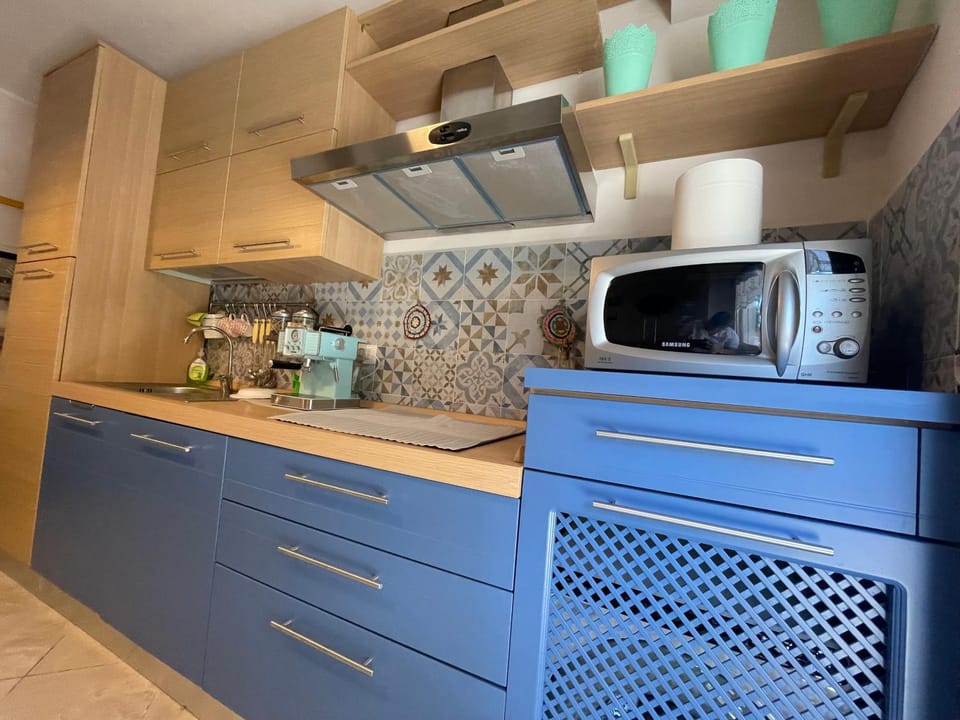 Coffee/tea facilities, Kitchen or kitchenette, Breakfast, dishwasher, oven, stove