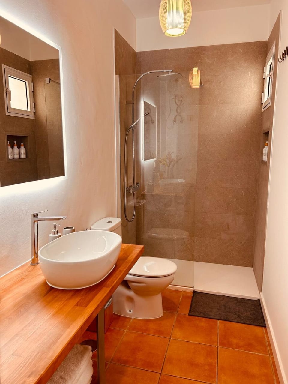 Shower, Toilet, Bathroom, towels