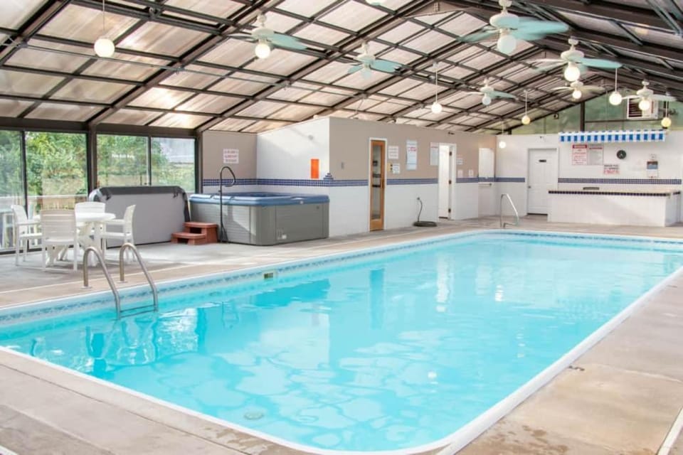 Treetop Village-3Bed3BathPoolsDocks6-8PP House in Village Four Seasons