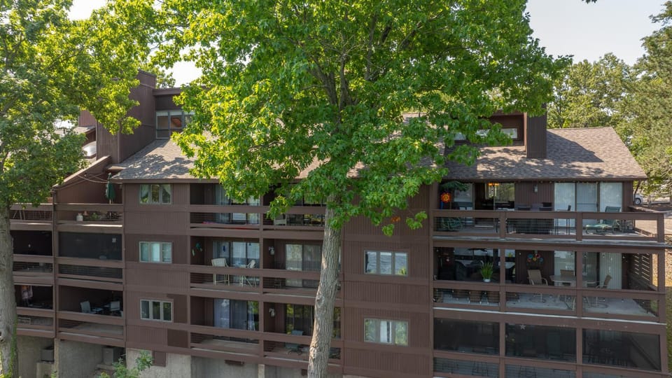 Lakeview Condo wDockPoolHottubSauna-Sleeps 8 House in Lake of the Ozarks