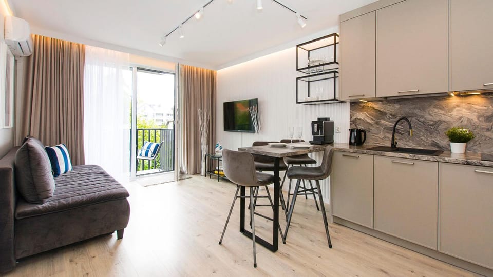 TV and multimedia, Coffee/tea facilities, Kitchen or kitchenette, Living room, Seating area, Dining area, dishwasher, stove