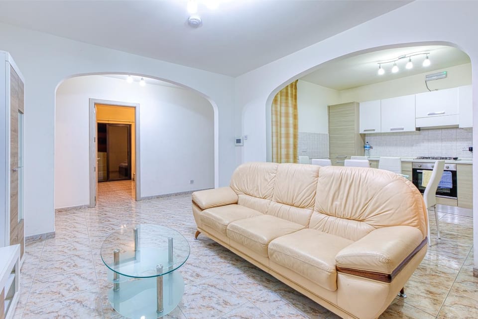 Kitchen or kitchenette, Living room, Seating area, Dining area, minibar, oven, pet friendly, stove