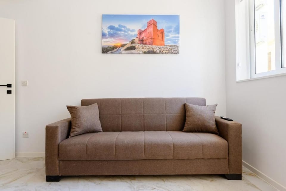 Modern Sliema Flat, Walk to Shops & Bus - Sleeps 3 Apartment in Sliema