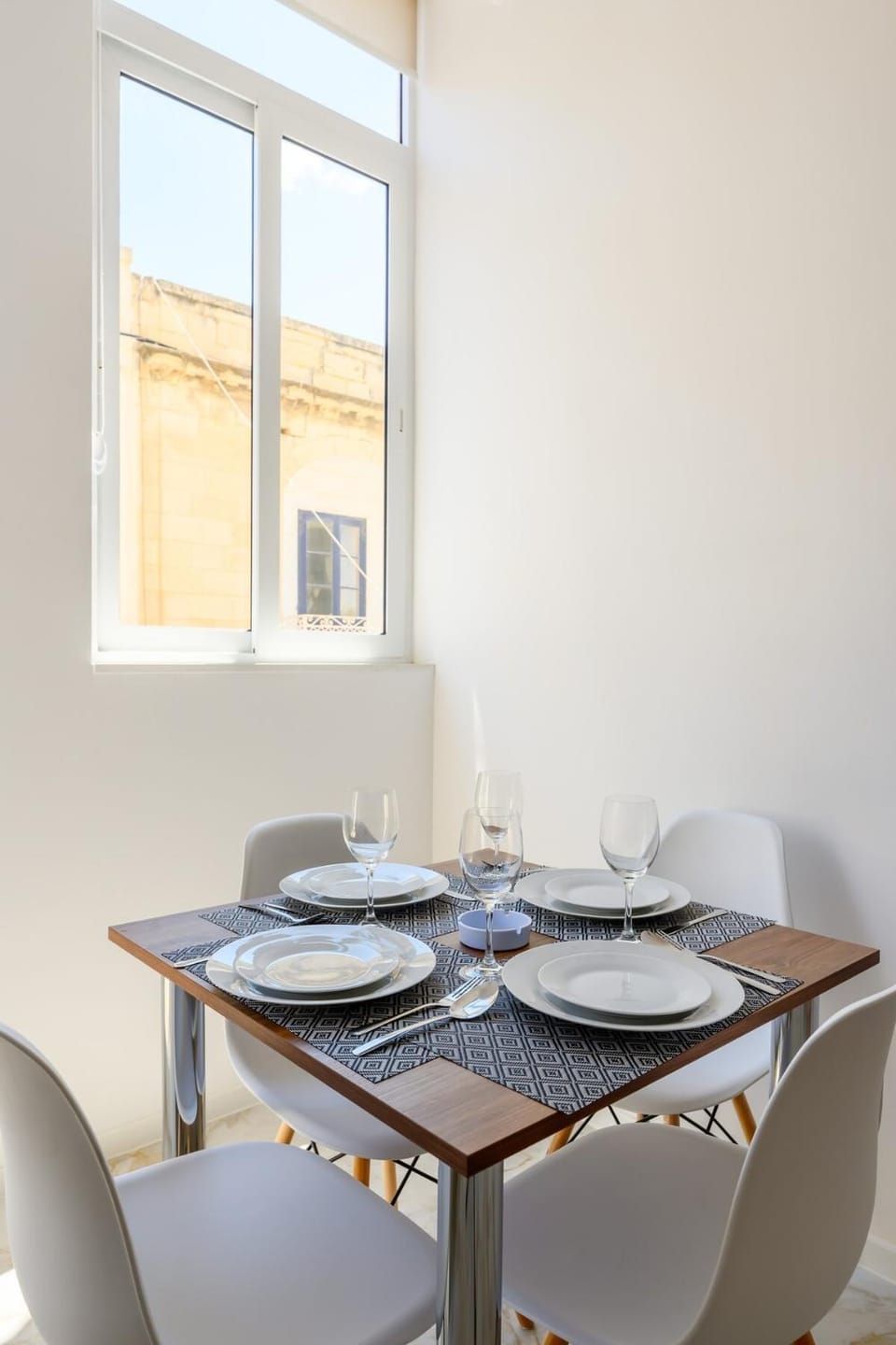 Modern Sliema Flat, Walk to Shops & Bus - Sleeps 3 Apartment in Sliema