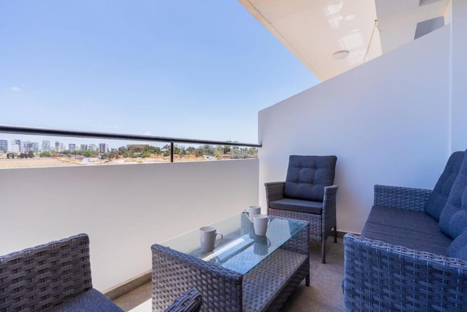 Day, View (from property/room), Balcony/Terrace, Seating area, Dining area
