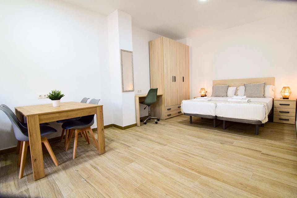 Bed, Photo of the whole room, wardrobe