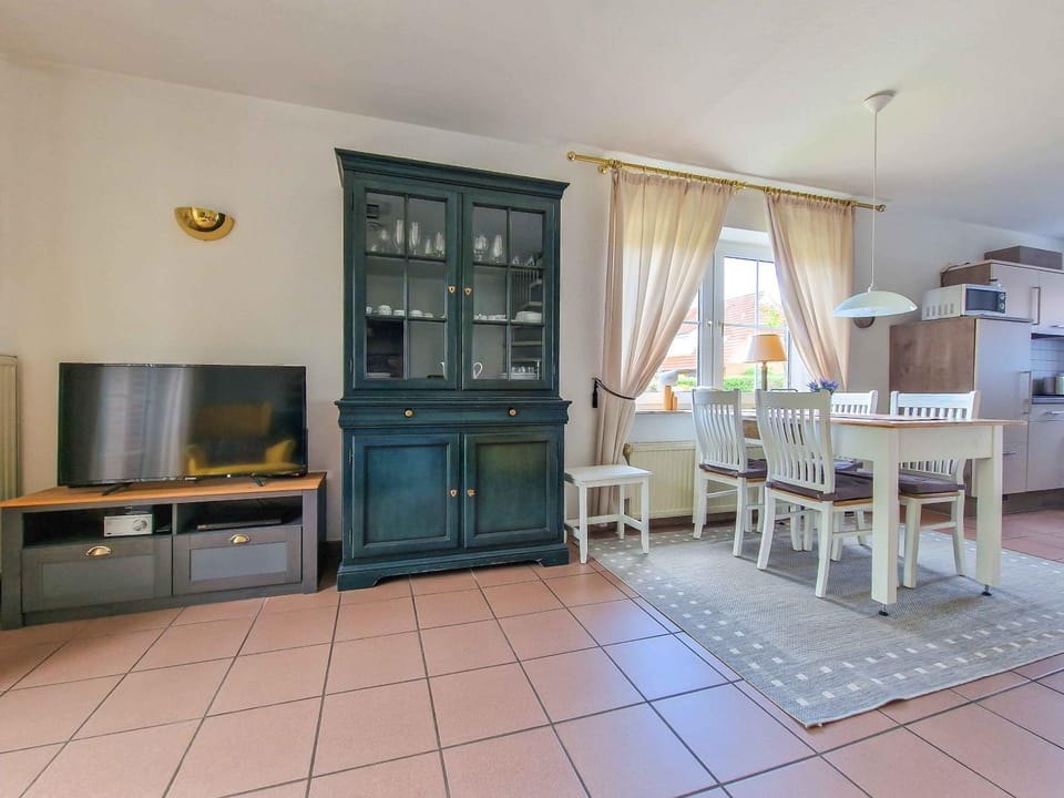 TV and multimedia, Kitchen or kitchenette, Living room, Dining area