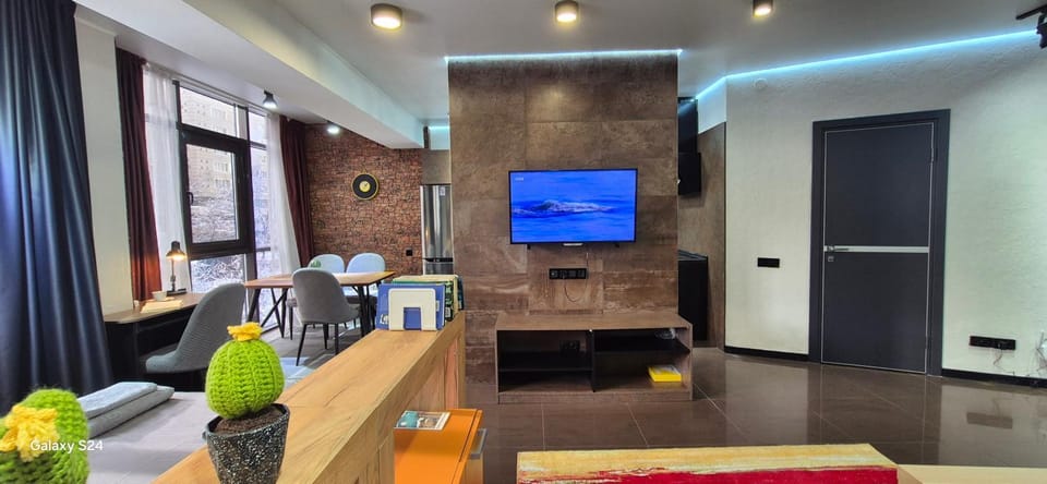 Cozy studio close to Dostyk Plaza Apartment in Almaty