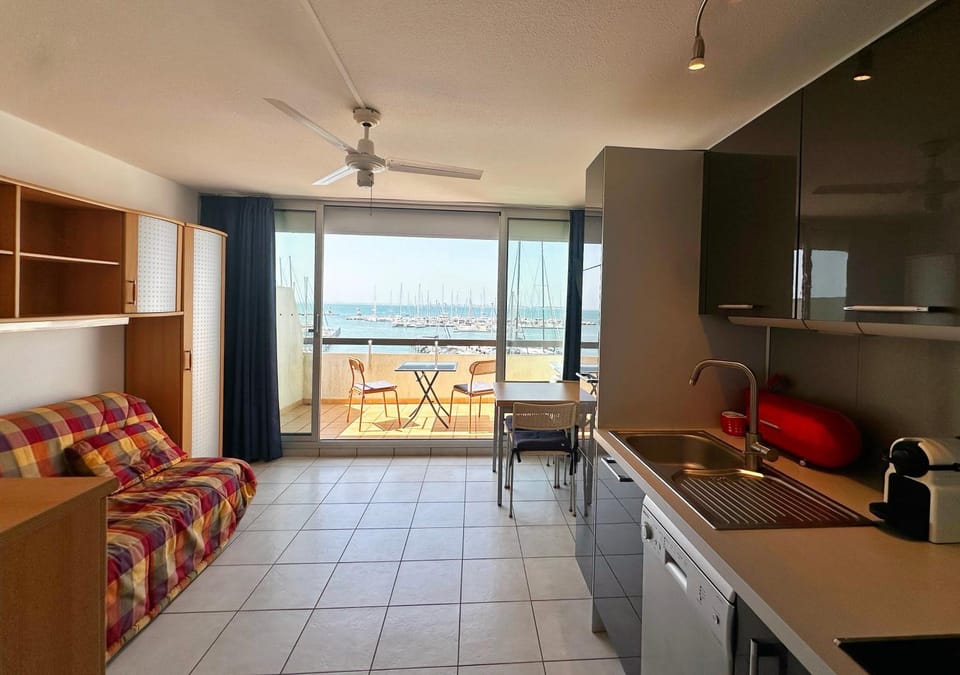 Vue panoramique sur le port - Calme & Confort Apartment in Le Grau-du-Roi