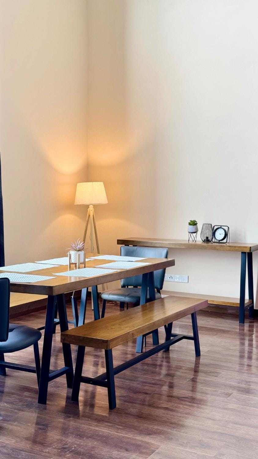 Seating area, Dining area