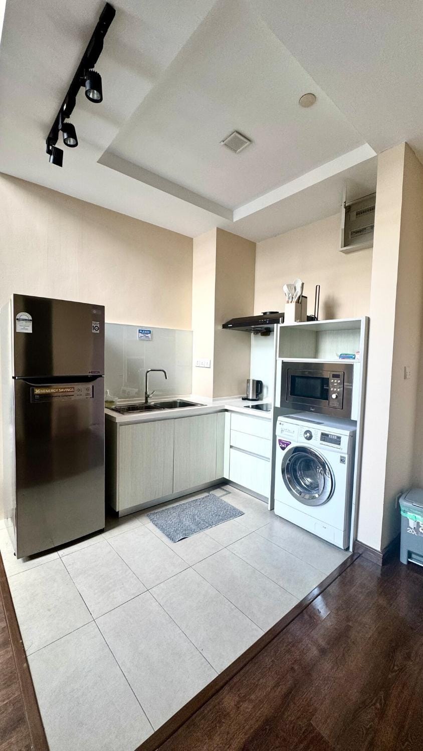 Kitchen or kitchenette, washing machine, dryer
