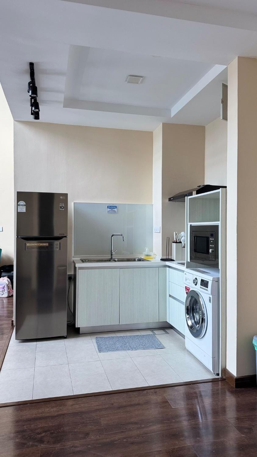 Kitchen or kitchenette, washing machine, dryer