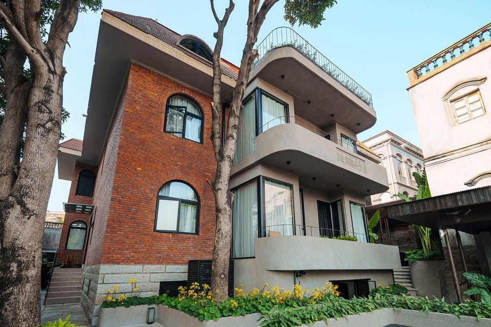 Property building, Day