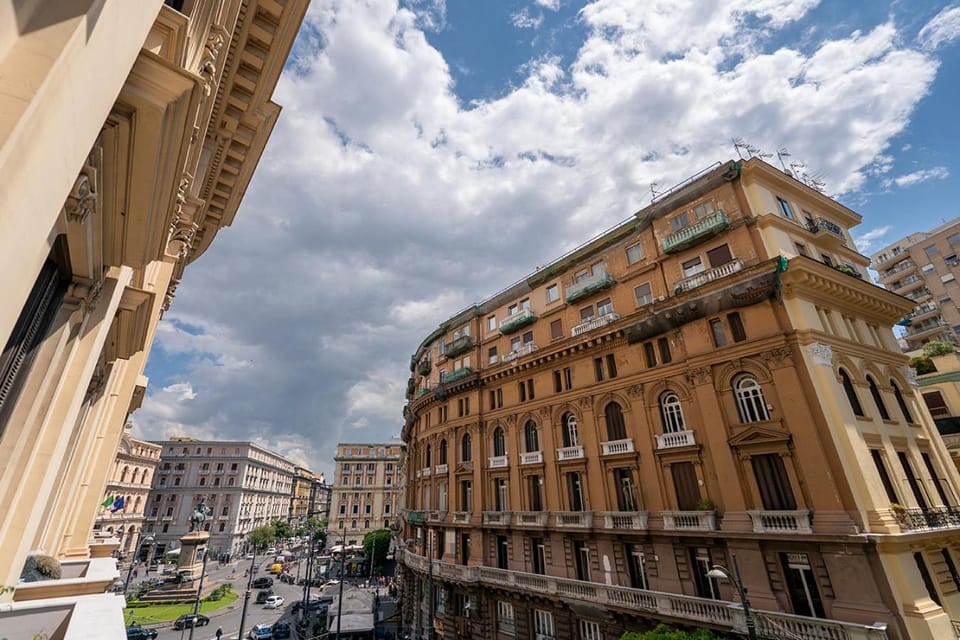 Property building, Day, Neighbourhood, City view, Street view, Location, Parking