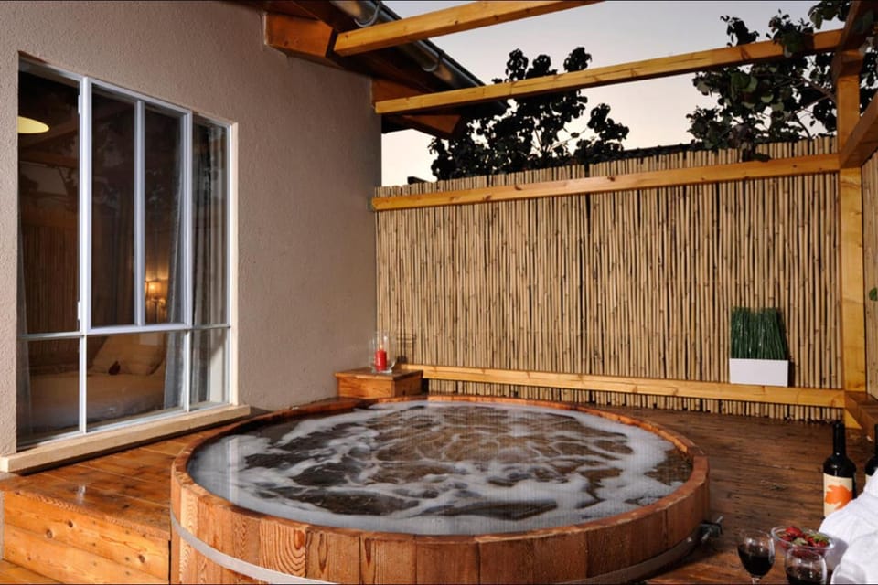 Hot Tub, Hot Tub
