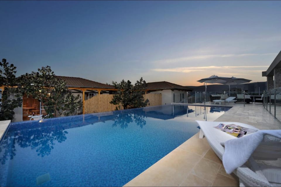 Swimming pool, Swimming pool