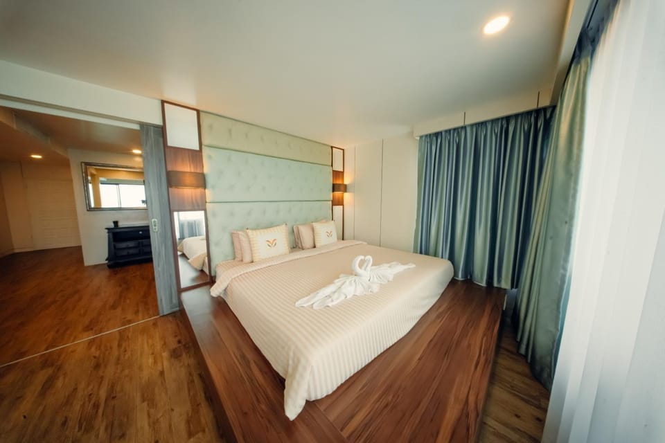 Nova Pattaya Sea View Hotel in Pattaya City
