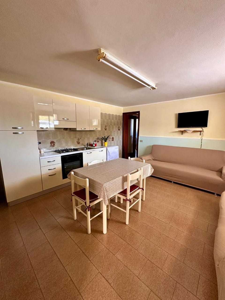 Kitchen or kitchenette, Living room