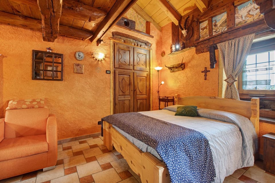 Property building, Living room, Bedroom