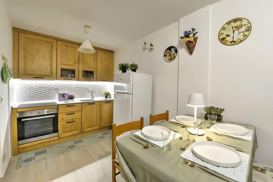 Property building, Kitchen or kitchenette, Living room