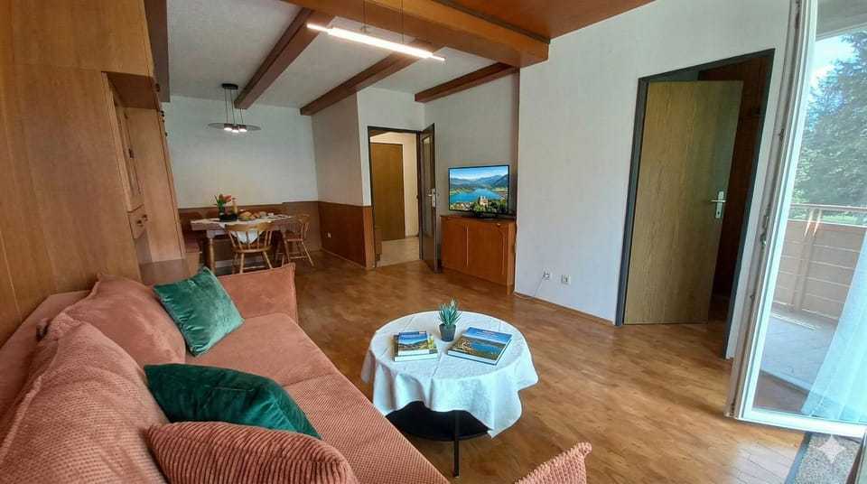 TV and multimedia, Living room, Dining area