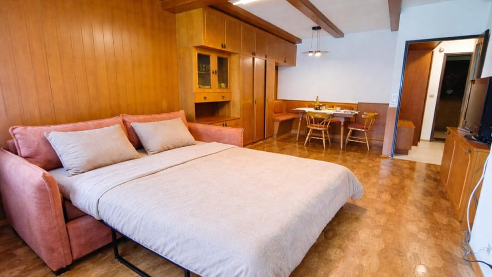 Bed, Living room