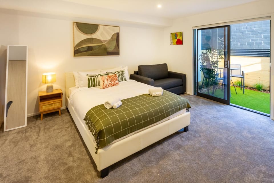 Bed, Living room, Bedroom