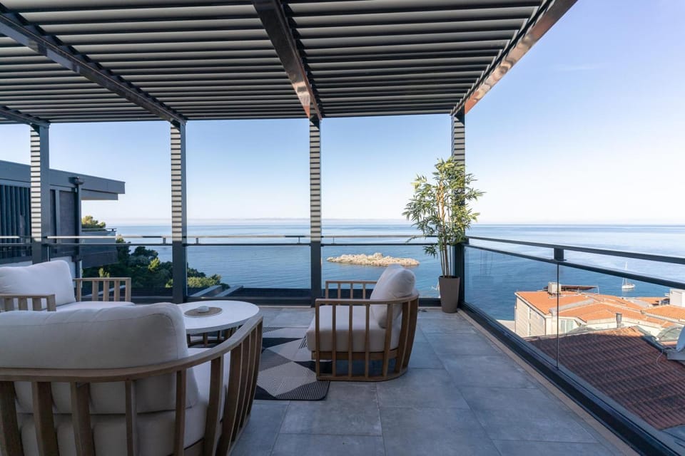 View (from property/room), Balcony/Terrace, Seating area, Sea view