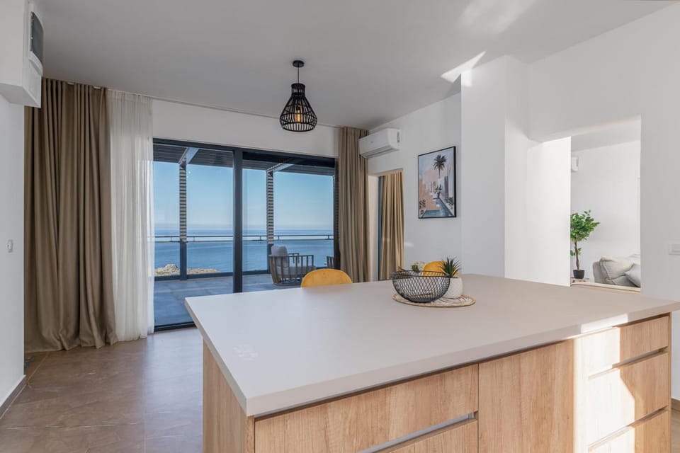 Kitchen or kitchenette, Sea view