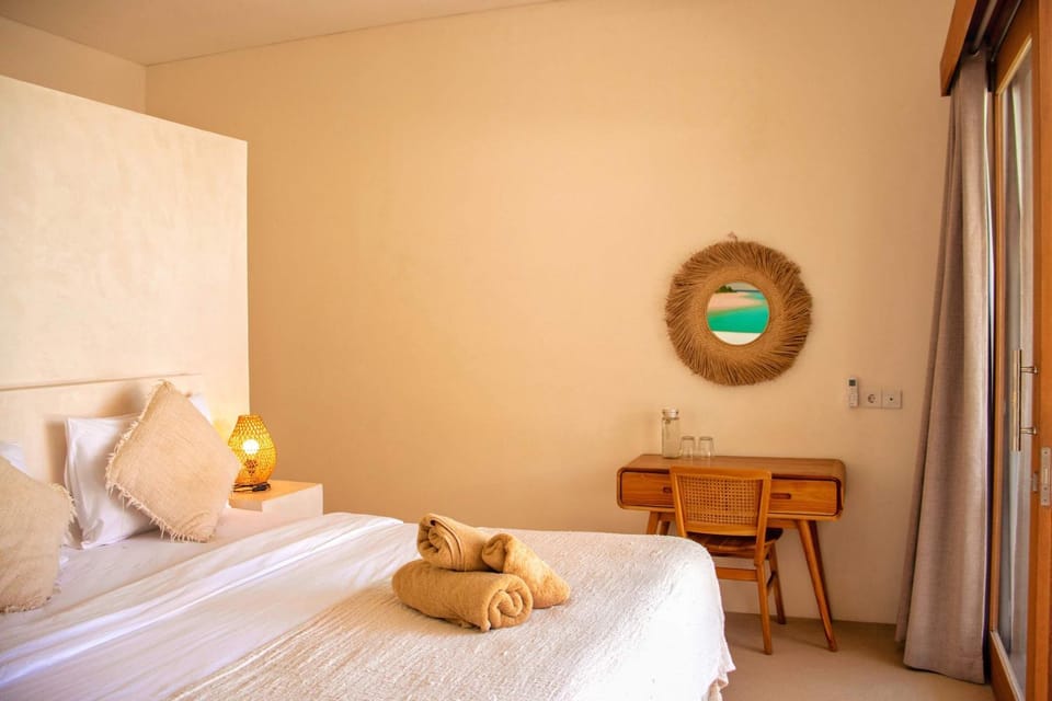 Bed, Bedroom, towels