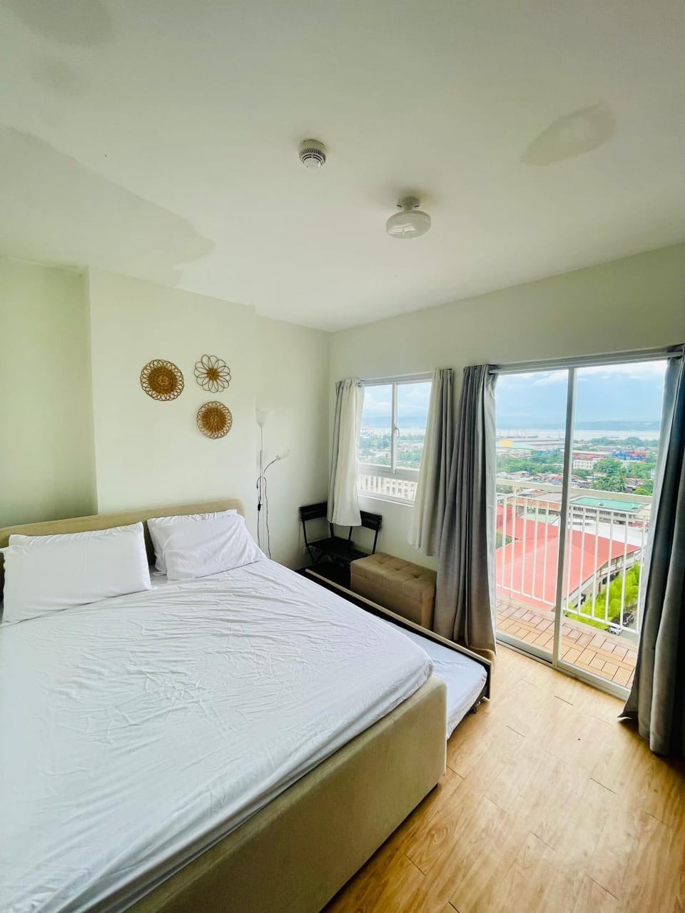 15FLR Condo End-Unit With Balcony Facing Amenities in Mesaverte Residences CDO Apartment hotel in Cagayan de Oro