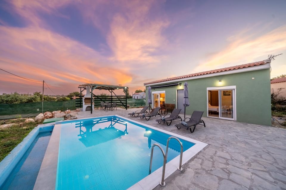 Property building, Pool view, Swimming pool, Sunset, sunbed