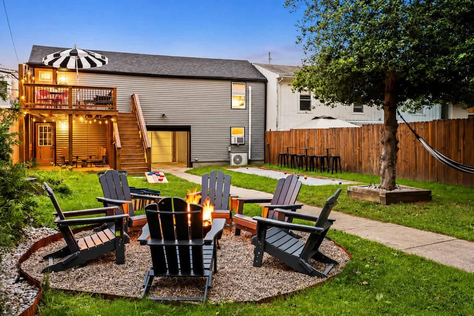 Gatsby House Mansion w Game Lounge & Hot Tub House in Jefferson County