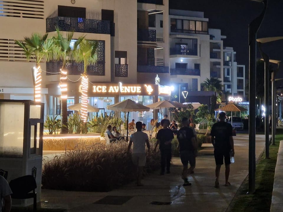 Ground floor apartment,facing swimming pool, wifi , air conditioner Apartment in Tangier-Tétouan-Al Hoceima