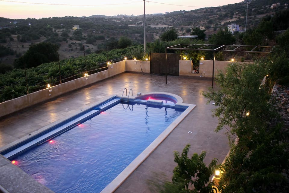 Mountain Oak Chalet شالية ملول الجبل Chalet in Africa