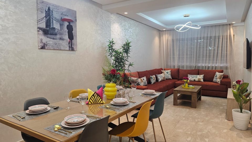 Living room, Dining area