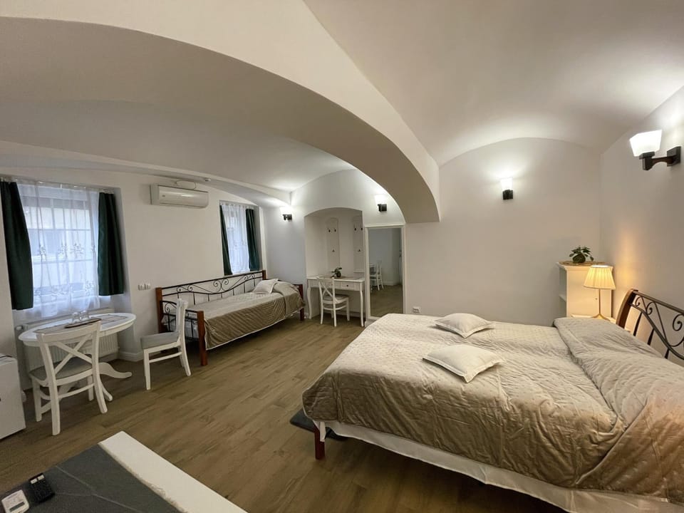 Bed, Photo of the whole room, Bedroom, air conditioner