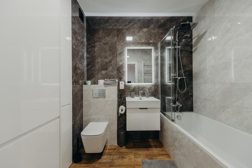 Shower, Toilet, Bathroom, Bath