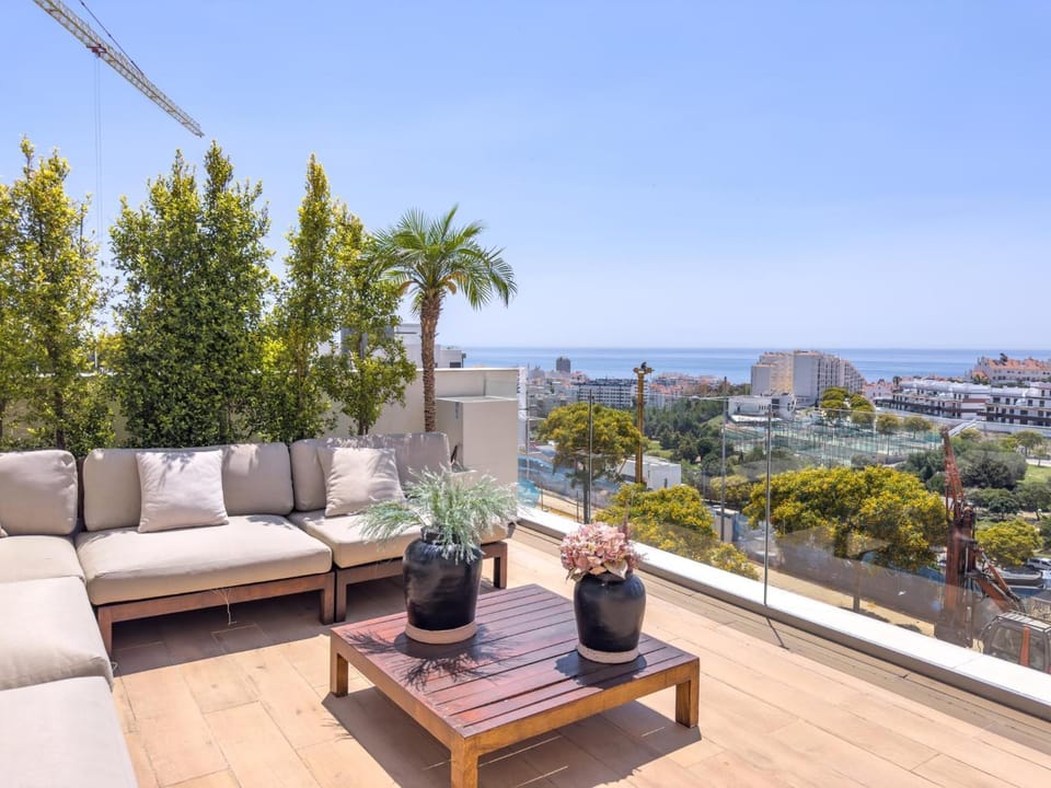 View (from property/room), Balcony/Terrace, City view, Sea view