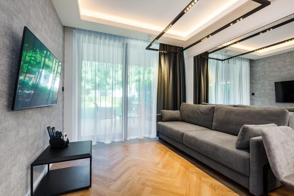TV and multimedia, Balcony/Terrace, Living room, Seating area, Evening entertainment
