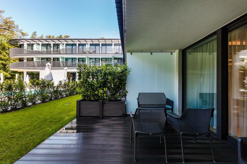 Patio, Day, Garden, View (from property/room), Balcony/Terrace, Seating area, Garden view, Pool view