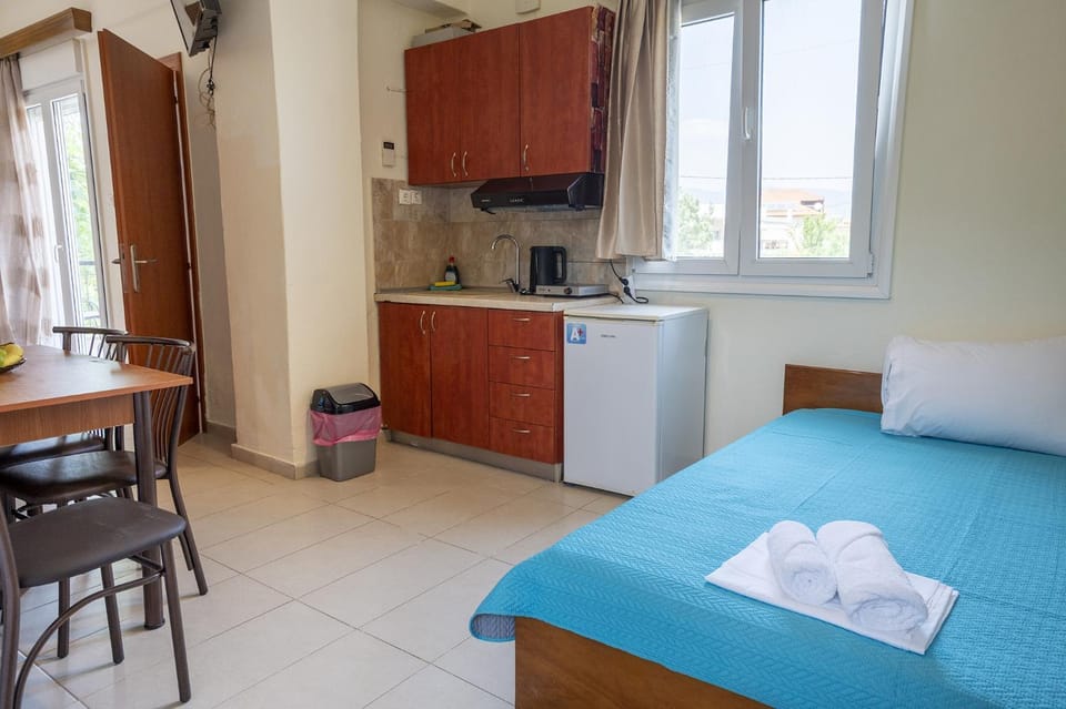 Kitchen or kitchenette, Bedroom