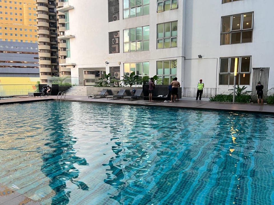 Property building, Day, Pool view, Swimming pool, sunbed