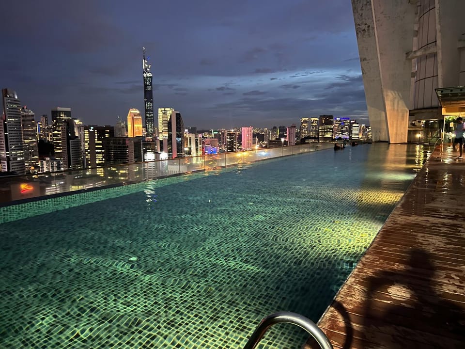 Property building, Nearby landmark, Night, Natural landscape, City view, Lake view, Pool view, Sea view, Swimming pool