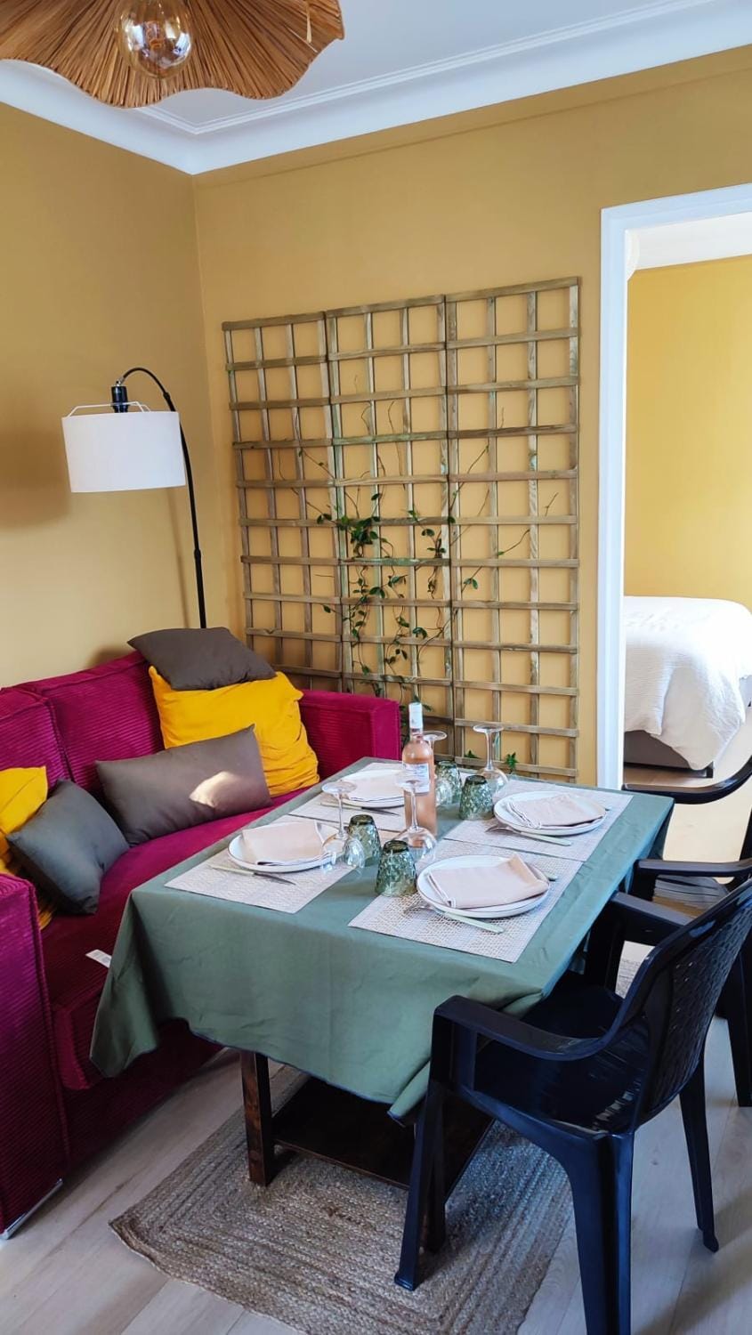 Apartment for 4 - near Square des Batignolles Apartment in Paris